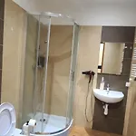 ゲストハウス Centrally Located Cozy *
