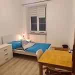 ゲストハウス Centrally Located Cozy *
