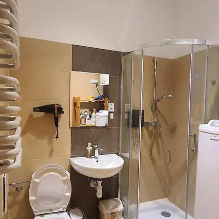 ゲストハウス Centrally Located Cozy *